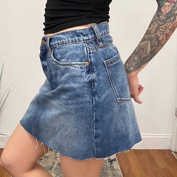 Blank NYC Raw Hem Denim Jean Skirt Medium Wash Size 27 Blue - Picture 1 of 3